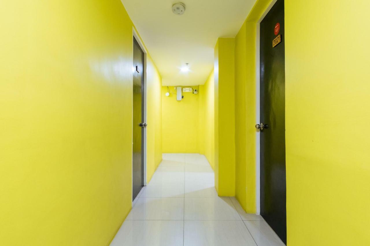 University Belt Manila Exterior photo